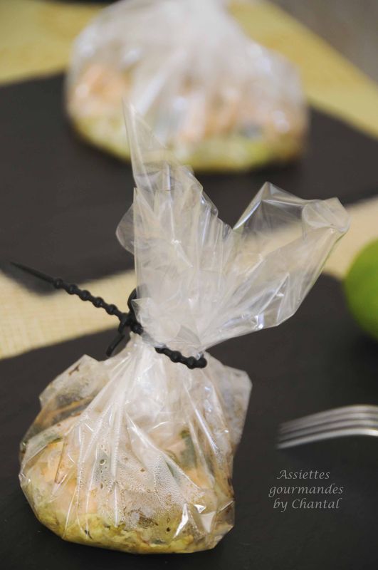 Papillotes transparentes saumon, coriandre, gingembre, soja et