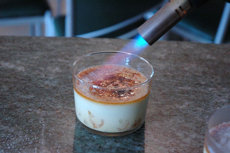 Crème brûlée roquefort abricots - Assiettes Gourmandes