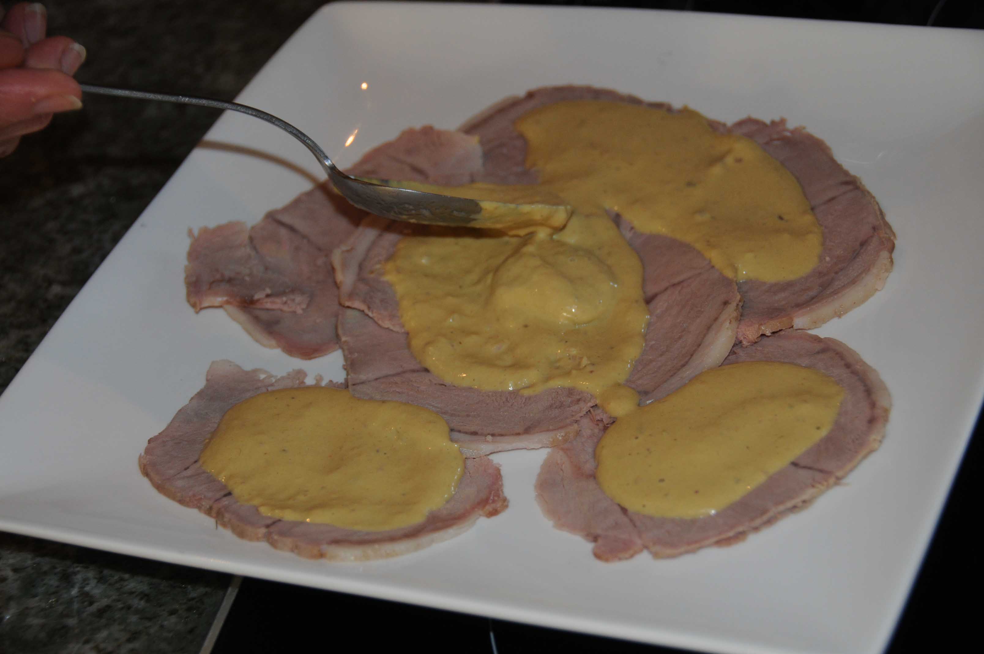 Vitello tonnato spécialité du Piémont en assiette individuelle 250 g