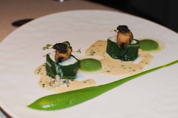 Turbot en feuille de blette, ormeaux, caviar, crémeux de brocolis