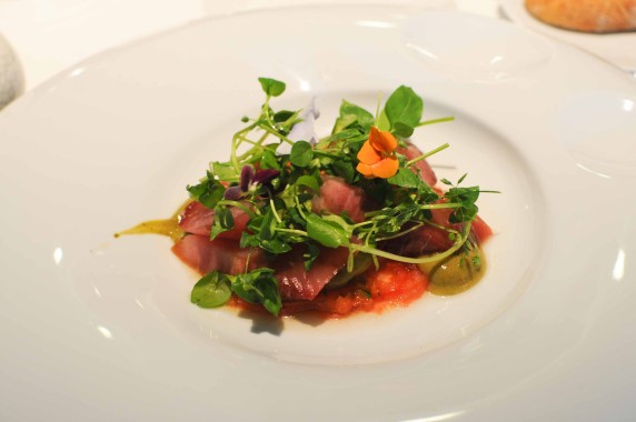 Bonite marinée, tomates coriandre et citron vert