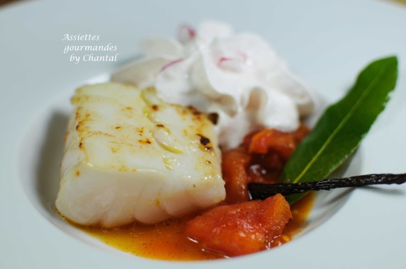 Cabillaud, compotée de tomates à la vanille, mousse de radis