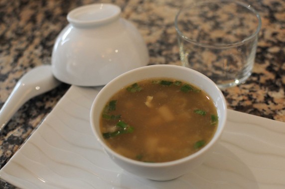 Soupe chinoise aux asperges et aux champignons de bois