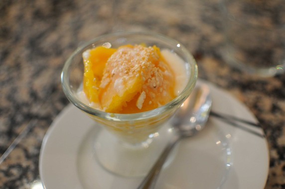 vacherin à la mangue fraîche et au lait de coco