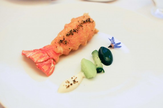 Langoustine "Sarrasin torréfié", concombre et menthe poivrée