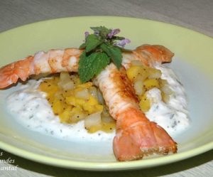 Langoustines juste saisies, yaourt à la menthe poivrée et chutney mangue patate douce