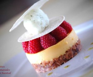 Transparence de framboises, mousse citron-gingembre, sorbet basilic (selon une recette d'Anne-Sophie Pic)