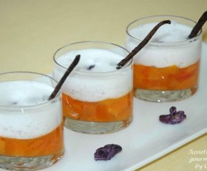 Compotée d'abricots et espuma à la violette