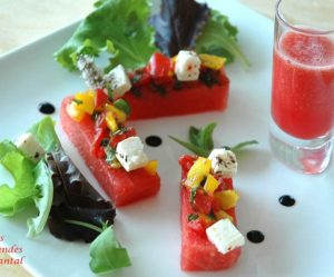 Tranche de pastèque, tartare de tomate au basilic et menthe, et son gaspacho