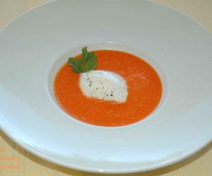 Velouté de piquillos et glace fromage de chèvre