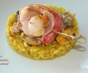 Paella de coquillages au safran, filets de rougets rôtis, et langoustines