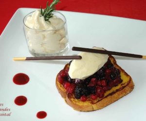 Brioche façon pain perdu, compotée de fruits rouges, glace au thym, espuma de confiture de lait...et la chaîne de recettes roses