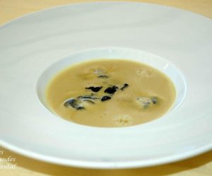 Velouté de foie gras, huîtres et truffe