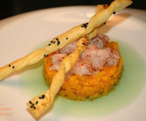 Tartare de potimarron et langoustine, jus de pomme verte et gressins aux graines de nigelle