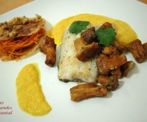 Filet de bar, mousseline de potiron à l'huile de noisette, poêlée de girolles et pastilla de carottes au cumin