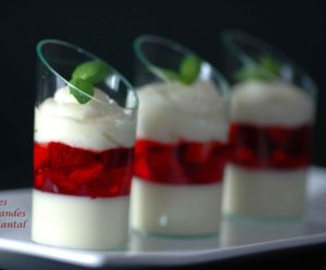 Crémeux chocolat blanc basilic, fraises à la gelée de fleurs d'hibiscus et mousse au citron vert