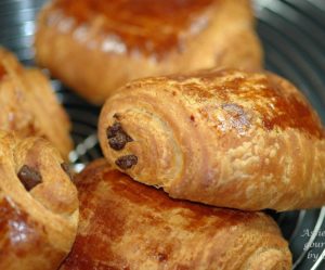 Pains au chocolat (ou chocolatines) ... la recette expliquée pas à pas