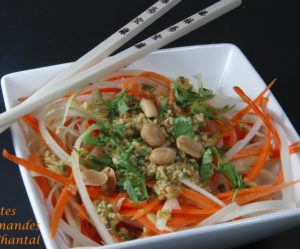 Salade carotte, papaye verte, vinaigrette à la cacahuète