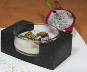 Soupe de riz, shitakés, fruit du dragon et dés de foie gras