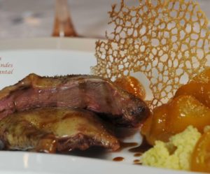 Pigeon, jus réduit et kumquats confits