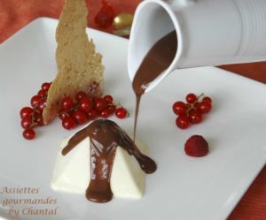 Un dernier dessert pour les fêtes: Parfait au chocolat blanc et son coulis de chocolat noir