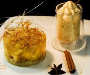 Dacquoise, ananas et espuma caramel rhum pour un dessert gourmand