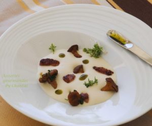 Haricots blancs en mousseline légère, girolles sautées et huile de pistache