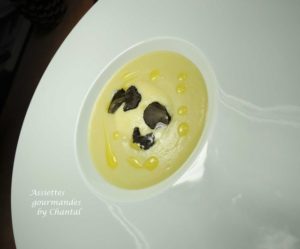 Velouté d'artichaut, quenelle de Mont d'Or... et truffes