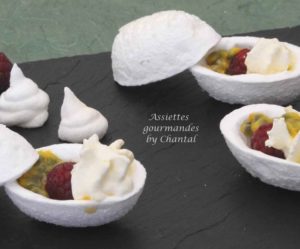 Fruits rouges... dans leur coque de meringue!