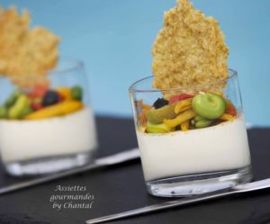 Panna cotta coriandre et huile d'olive, petits légumes confits et tuiles à la tapenade