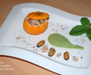 Mini courge farcie aux fruits de mer et sa crème courgette-menthe