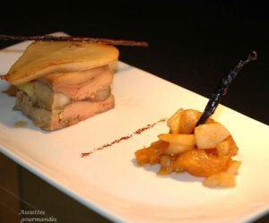 Foie gras caramélisé aux poires et aux abricots