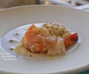 Gambas au lard de Colonnata, purée de chou-fleur, condiment citron confit