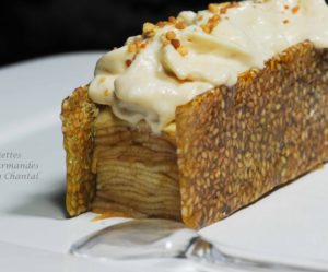 Gâteau de pommes, nougatine et espuma cacahuètes