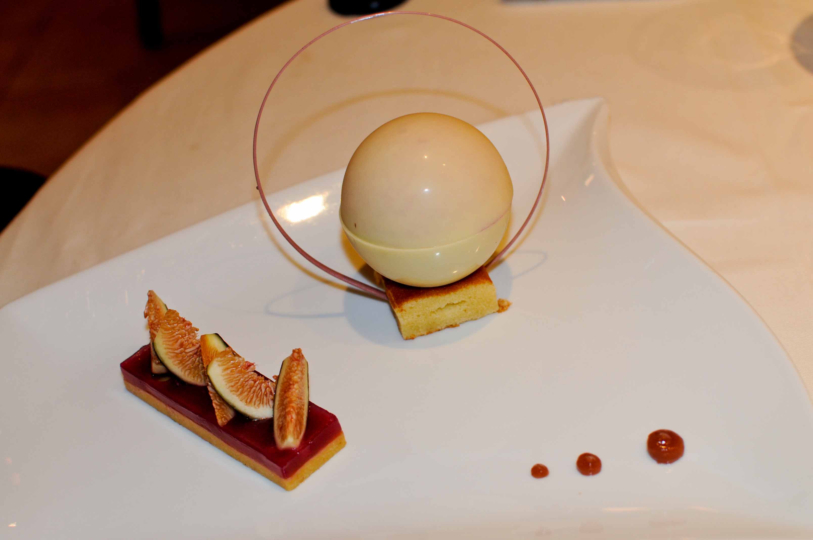 Dîner à l'Hostellerie des Criquets à Blanquefort, par Victor Ostronzec