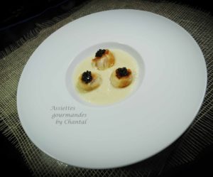 Crème de chou-fleur, caviar et Saint-Jacques