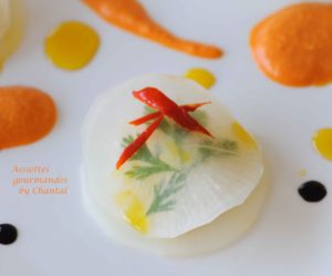 Ravioles ouvertes de langouste, crème de poivrons et huile pimentée