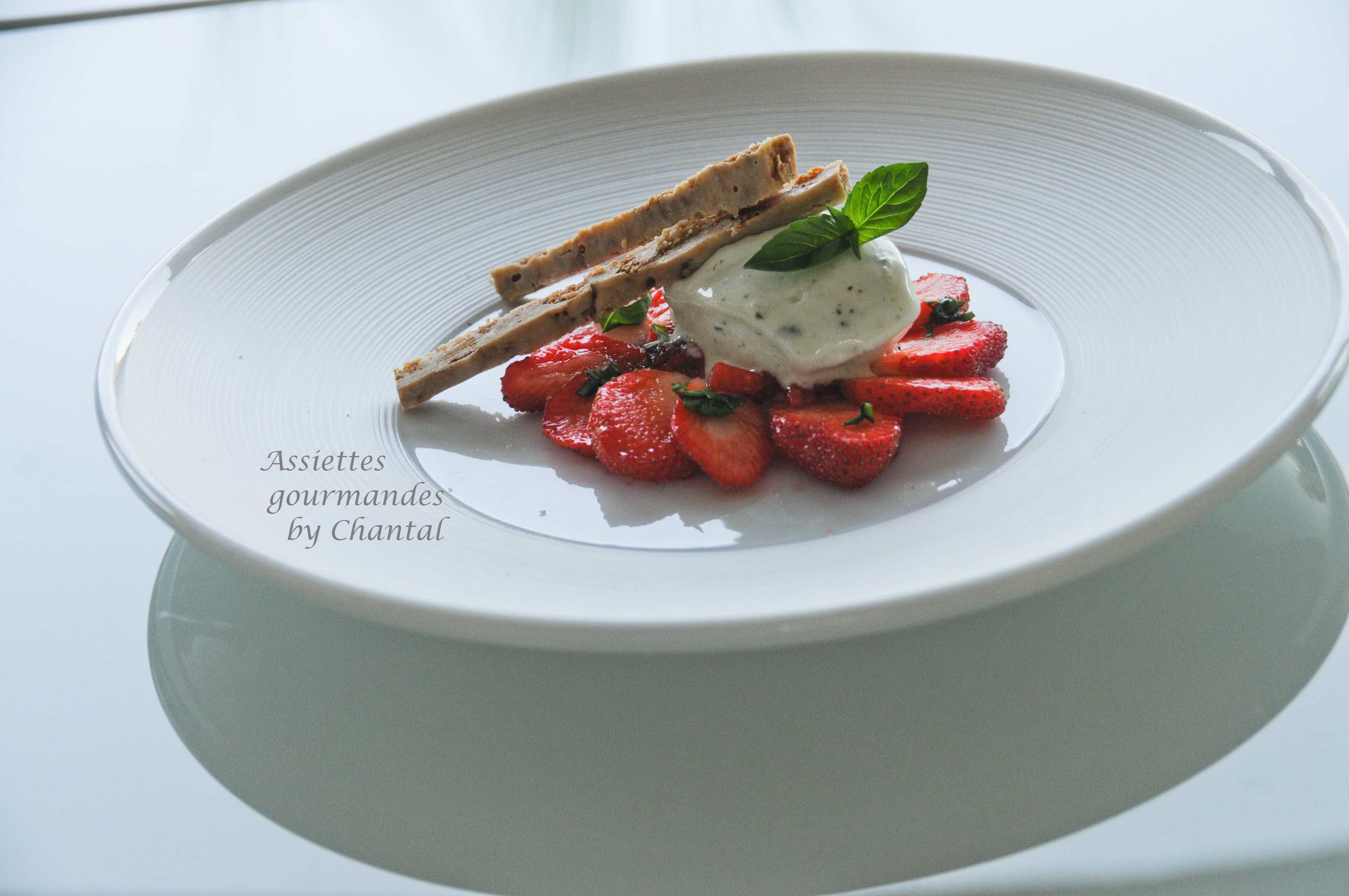 Tartare de fraises, sorbet citron basilic et croustillants aux spéculoos