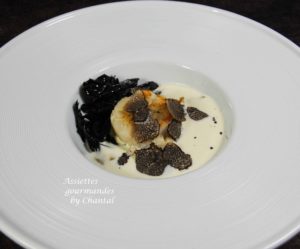 Saint-Jacques, crème de topinambour, trompettes de la mort et truffe