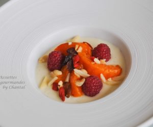 Panna cotta au fromage blanc et abricots caramélisés