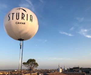 Caviar Sturia et cocktails sur le rooftop du Grand Hôtel à Bordeaux