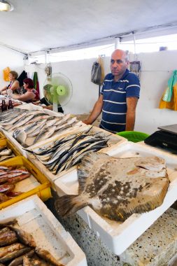 Batoumi - marché aux poissons - mer noire