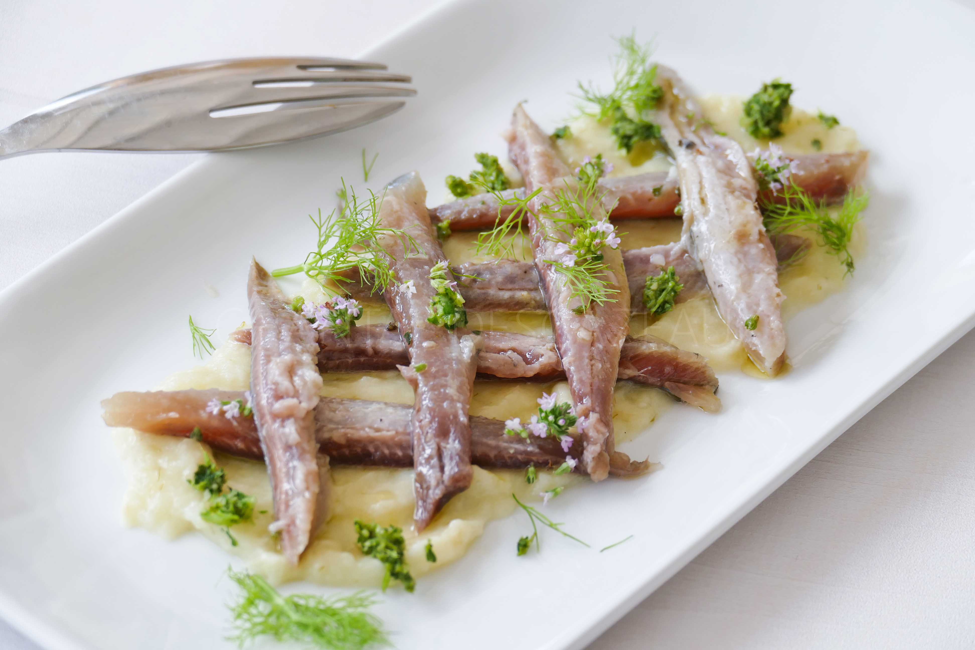 Sardines marinées, purée de fenouil et grémolata de coriandre