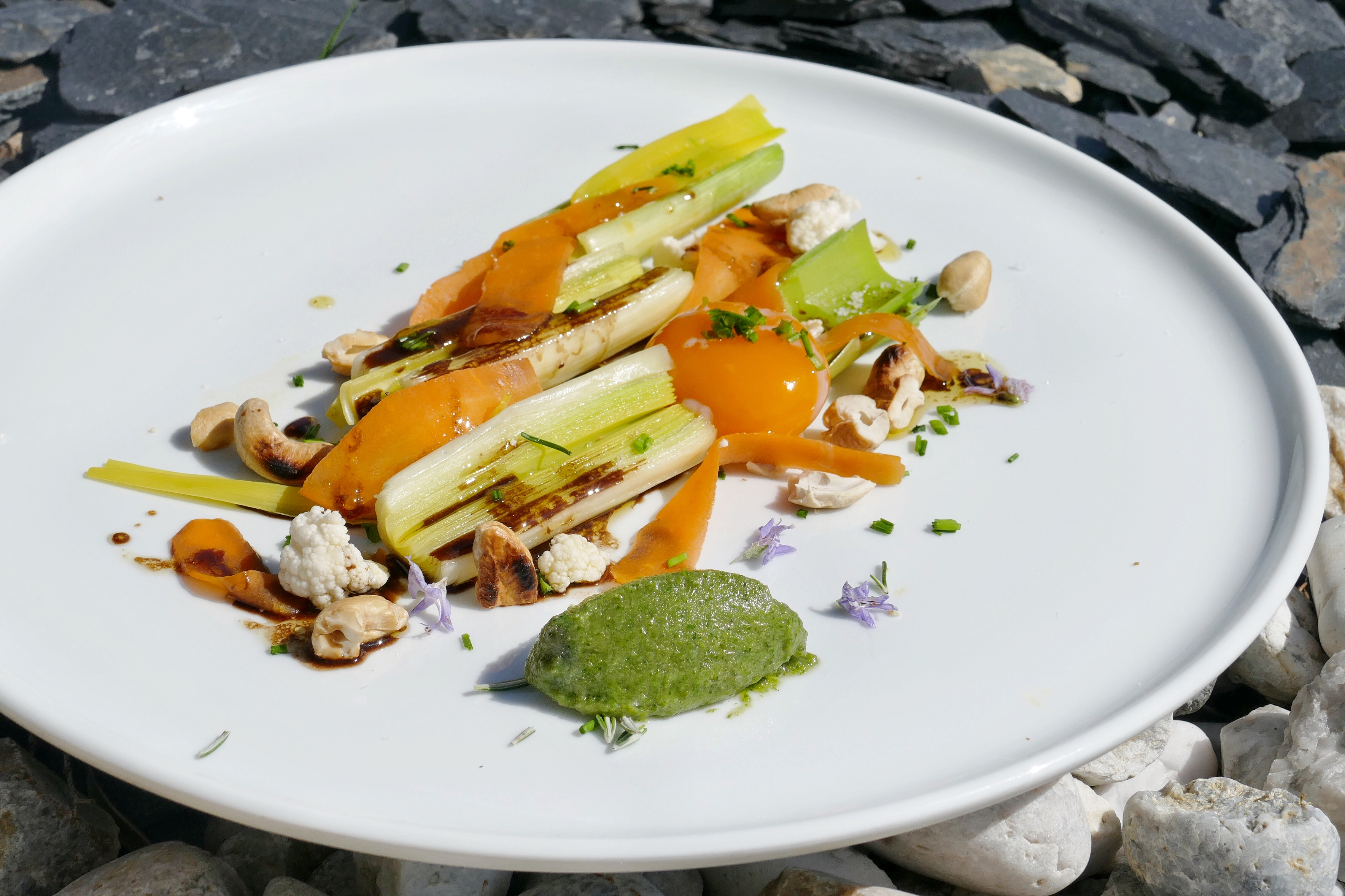 Poireaux Vinaigrette œuf Coulant Et Sorbet Aux Herbes Assiettes