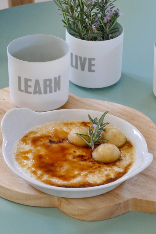 Crème brûlée romarin pommes caramélisées