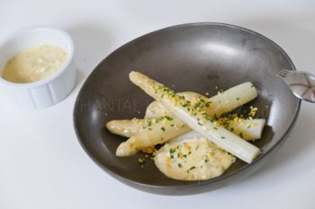 Asperges blanches et sauce gribiche