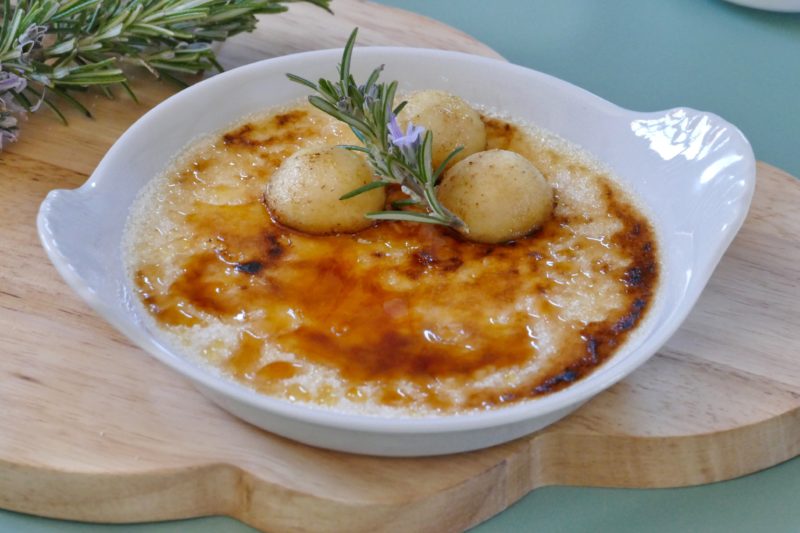 Crème brûlée romarin pommes caramélisées