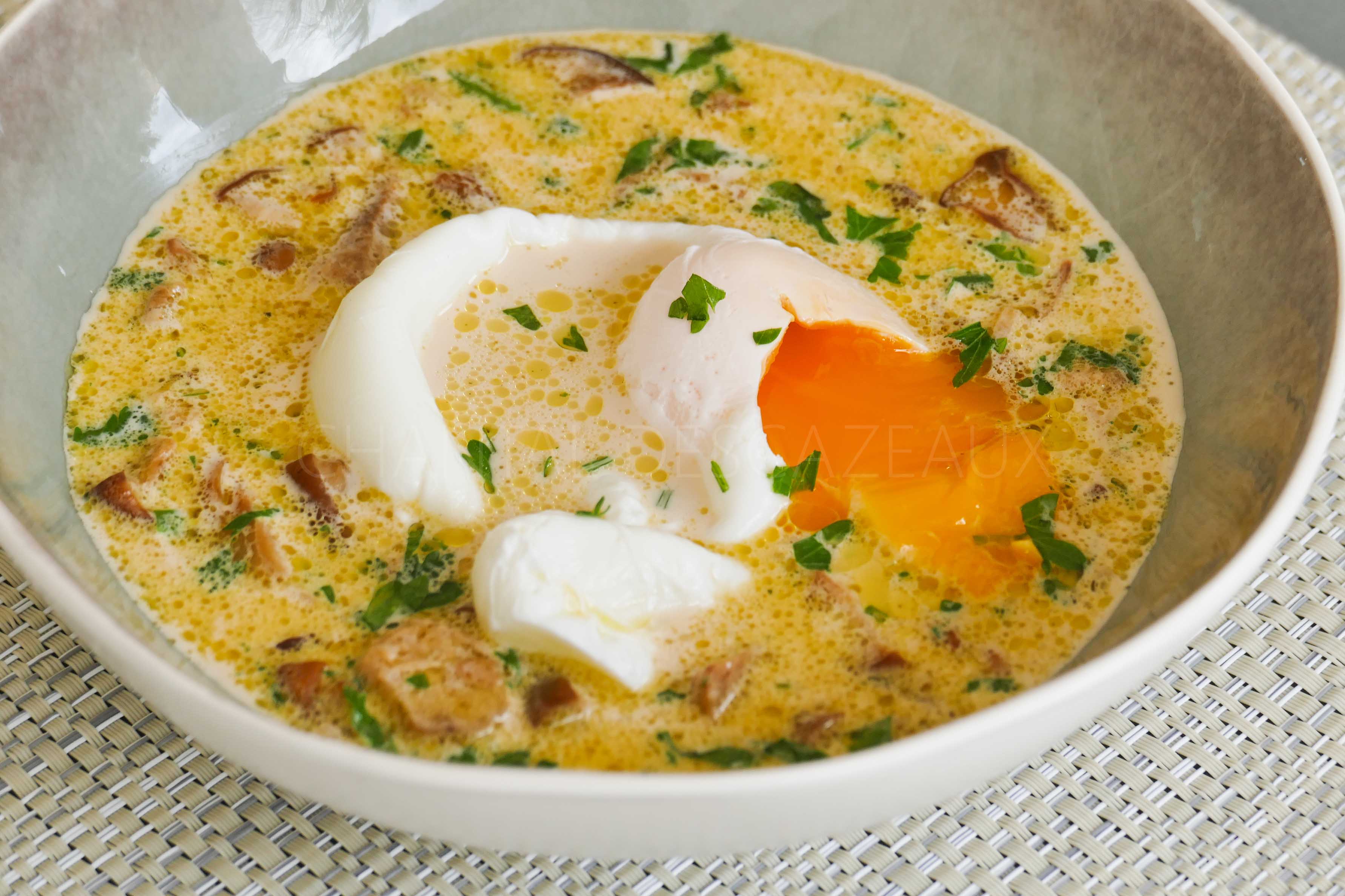 Oeuf poché et soupe de champignons - Assiettes Gourmandes