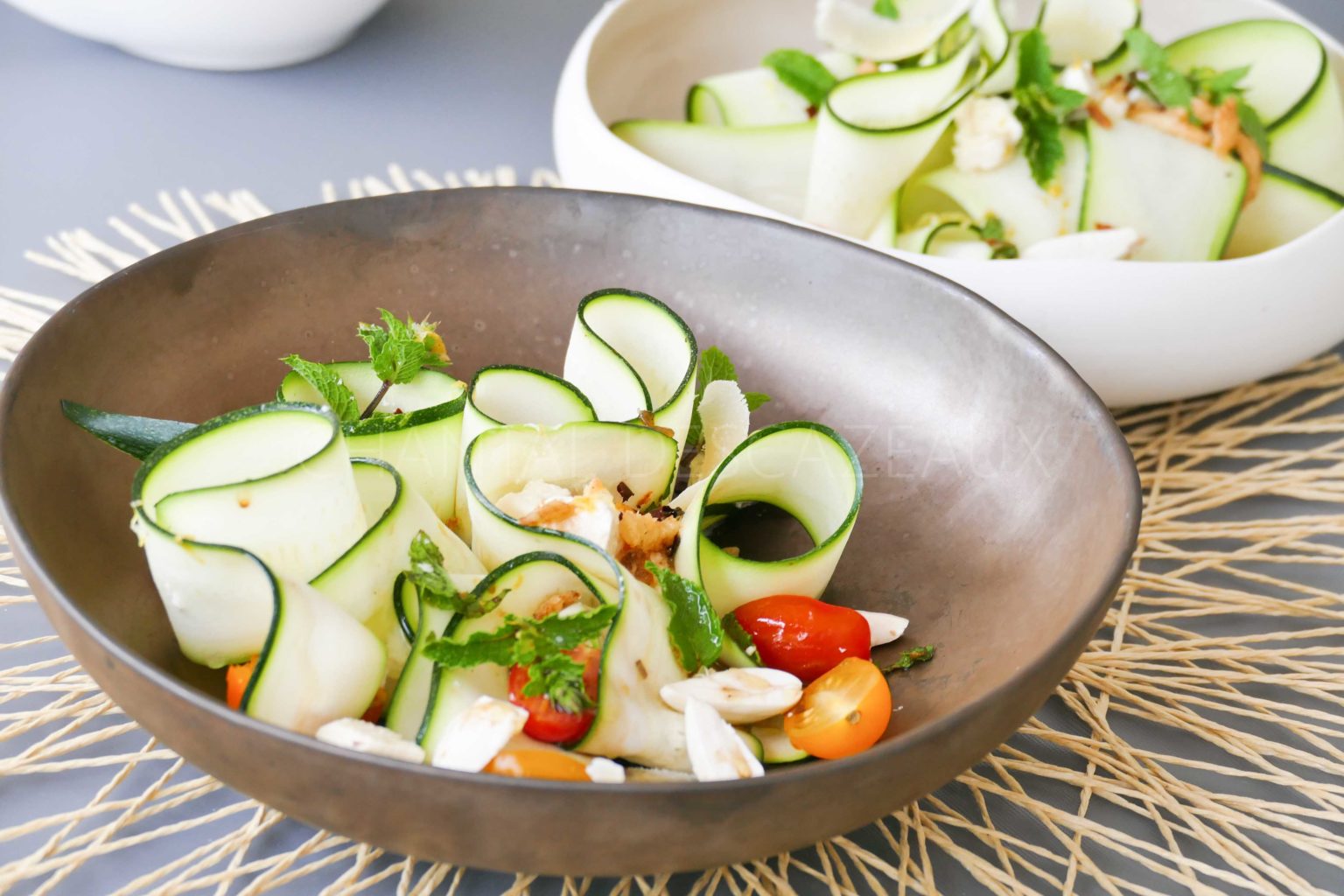 Salade de courgettes crues, Féta, menthe et amandes fraîches