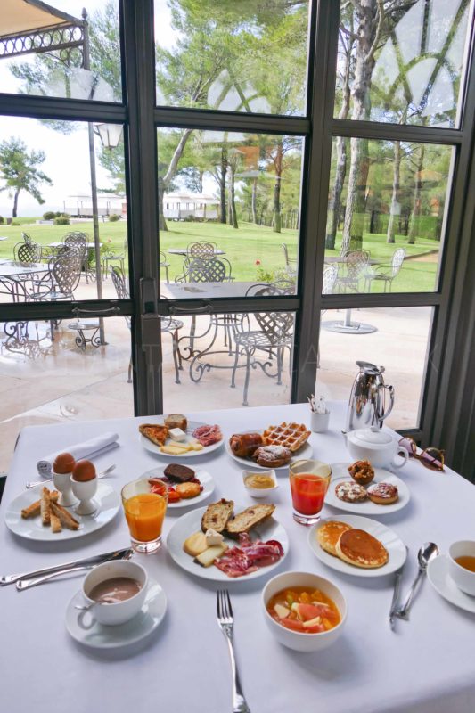 Petit déjeuner Le castellet